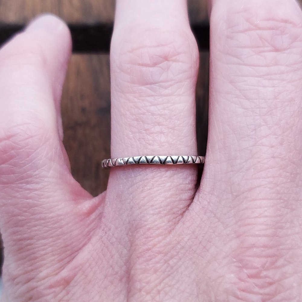 Size 7 925 Sterling Silver Slightly Odd Pattern Ring
